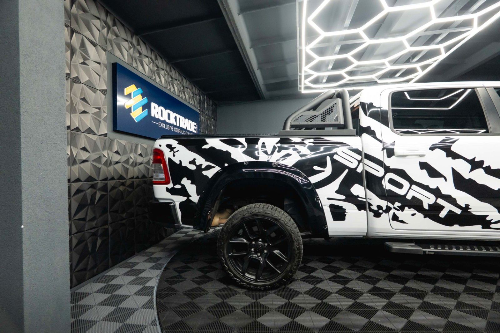 Fahrzeugabbildung Dodge RAM 5.7 V8 HEMI 4x4 OFFROAD LONGBED AXLE LOCK