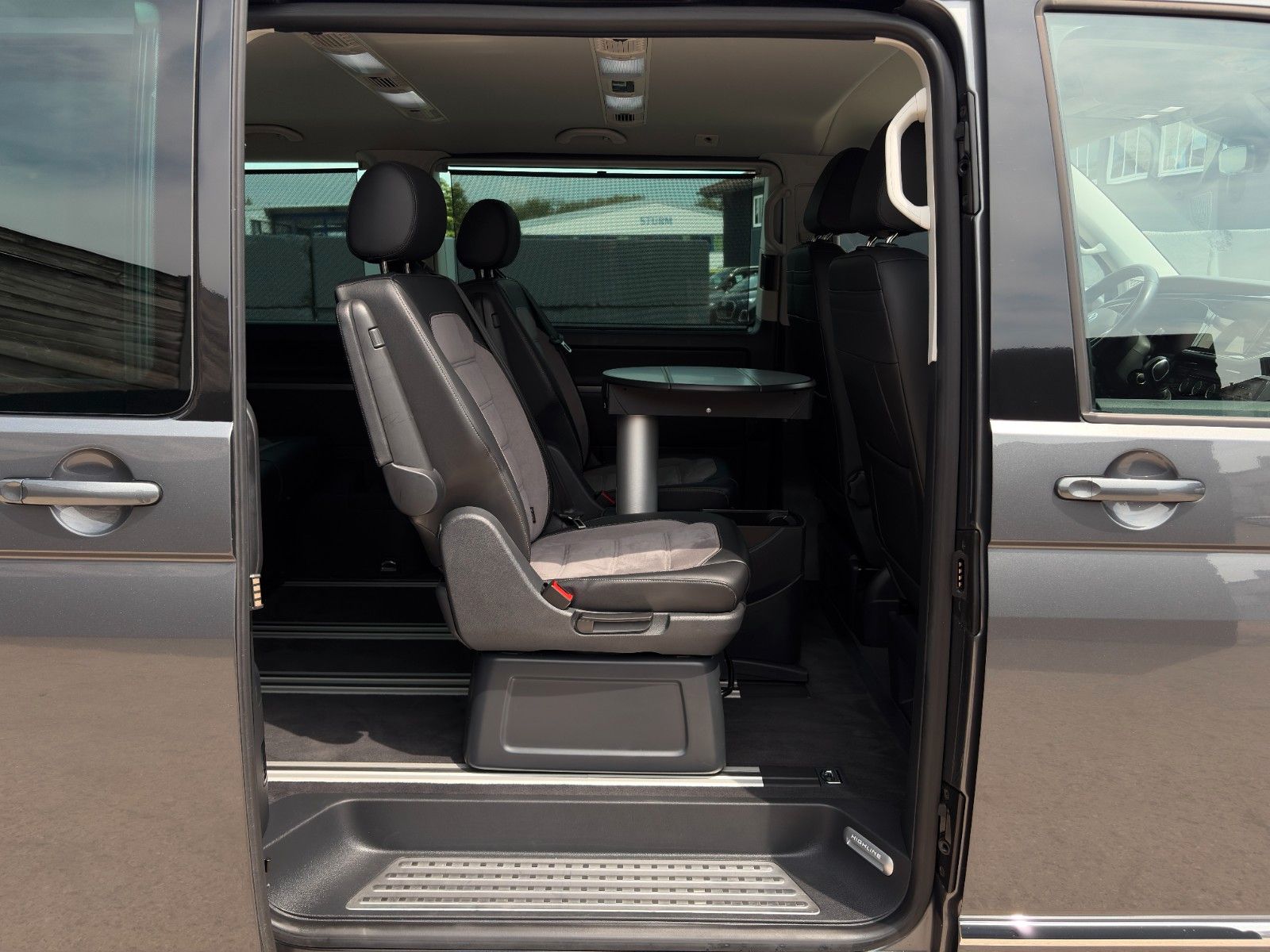 Fahrzeugabbildung Volkswagen T6.1 Multivan Highline Alcan. CAM ACC SHZ 3-Z KL