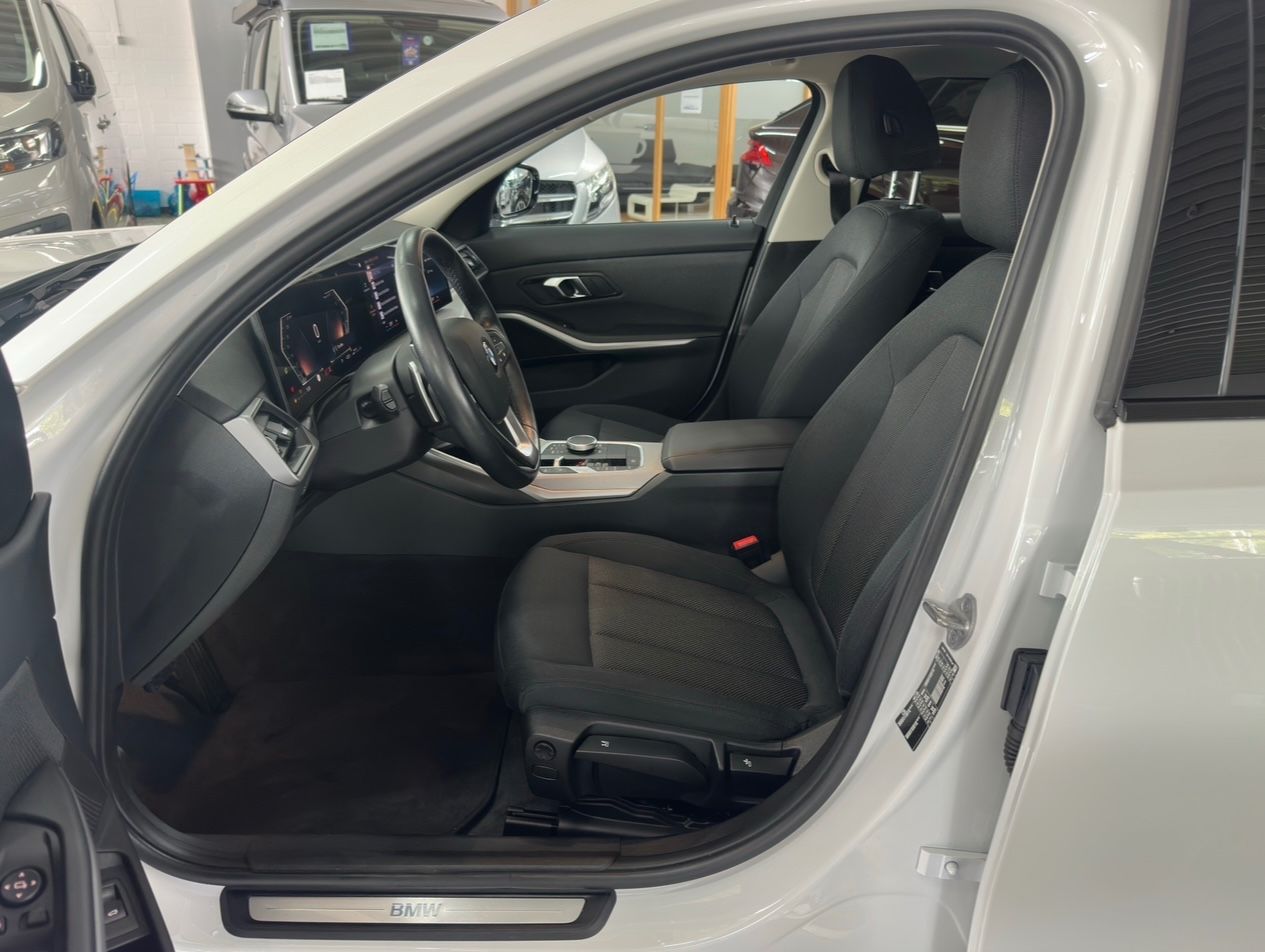 BMW 318d Touring Wenig km + Park Assist + DA Assist foto 20