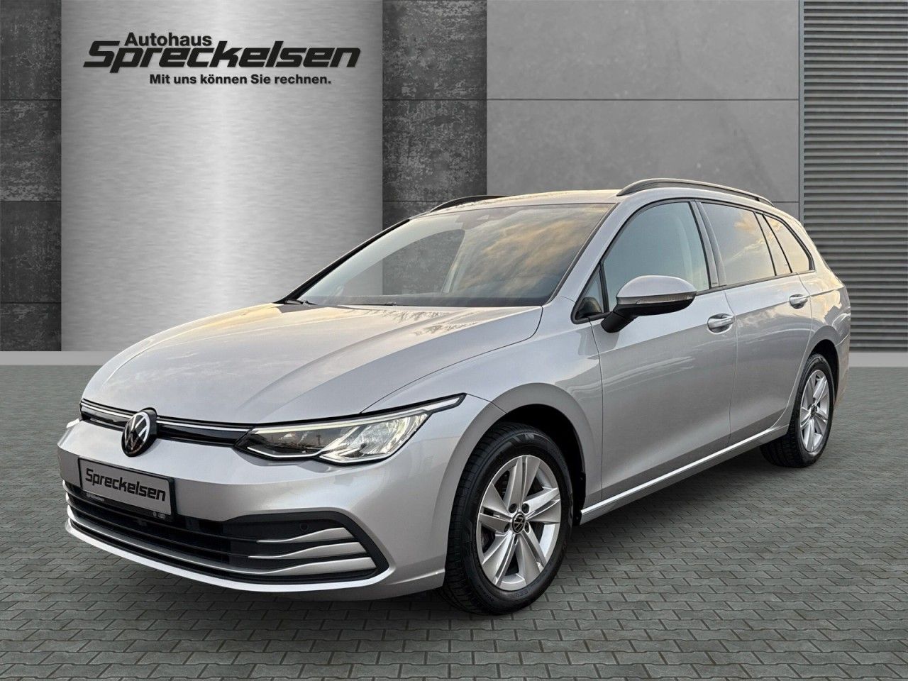 Volkswagen Golf VIII 1.5 TSI++Navi++Lenkrad heizbar++Travel