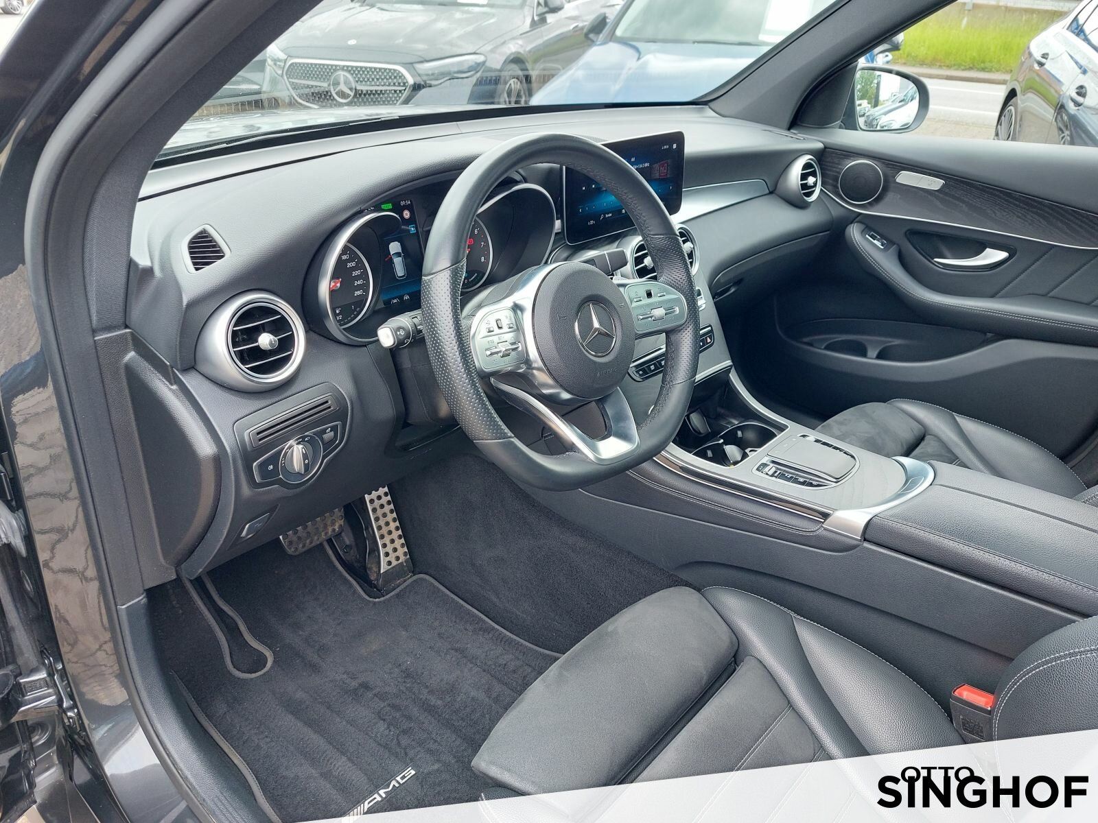Fahrzeugabbildung Mercedes-Benz GLC 200 AMG Pano+AHK+Distronic+Night+360°+dynLED