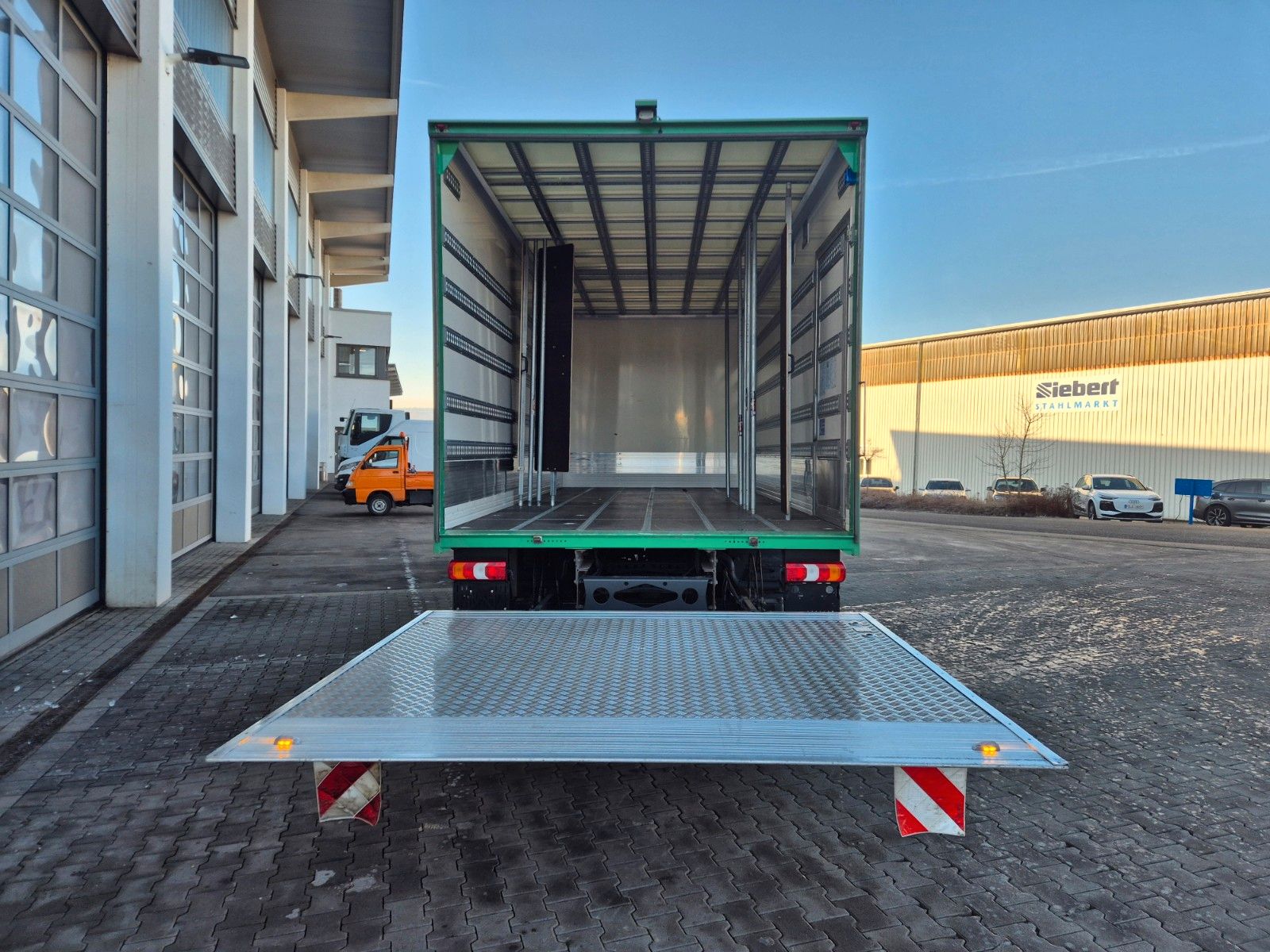 Fahrzeugabbildung Mercedes-Benz Atego 1223 L LBW 2.000kg Tür Spoiler Klima
