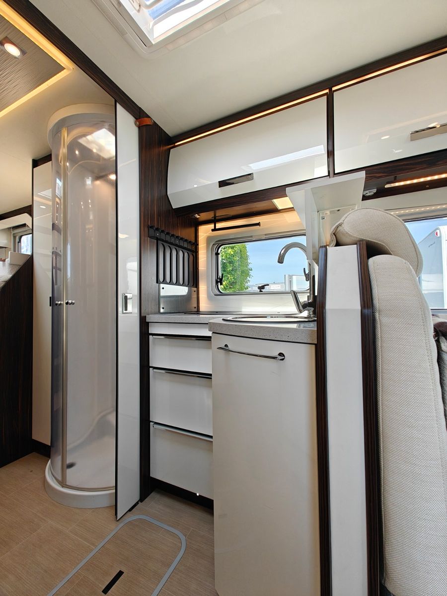 Fahrzeugabbildung Bürstner Elegance I 728 G - 150PS, SAT, TV, Navi, 2x AGM