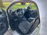 Smart EQ ForTwo coupé 60kW in silber 22kW Schnelllader - Smart