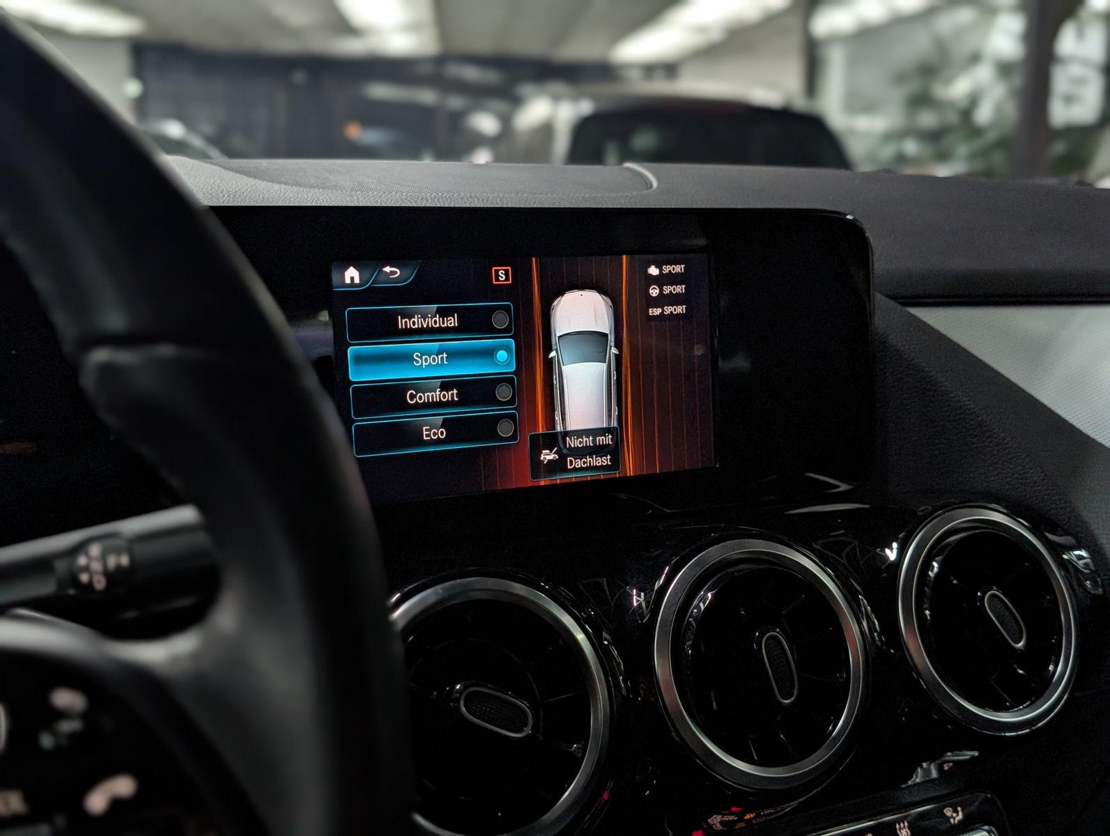 Fahrzeugabbildung Mercedes-Benz GLA 220 d STYLE MBUX TEMP StHz LEDER SHZ KEYLESS