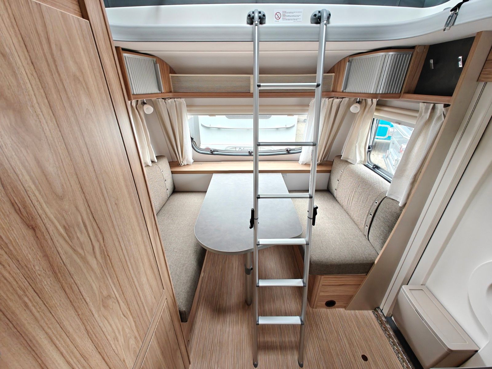 Fahrzeugabbildung HYMER / ERIBA / HYMERCAR Feeling 425 Schlafdach - JETZT 6.464€ SPAREN !!!