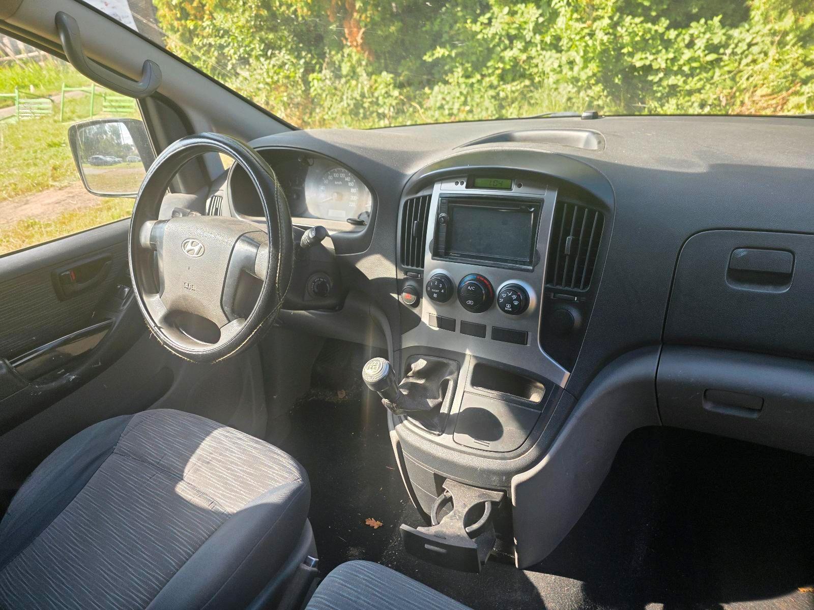 Hyundai H1 2012 — photo 10