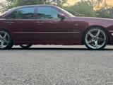 Mercedes-Benz E 320 AVANTGARDE Avantgarde - Mercedes-Benz E 320: Leder