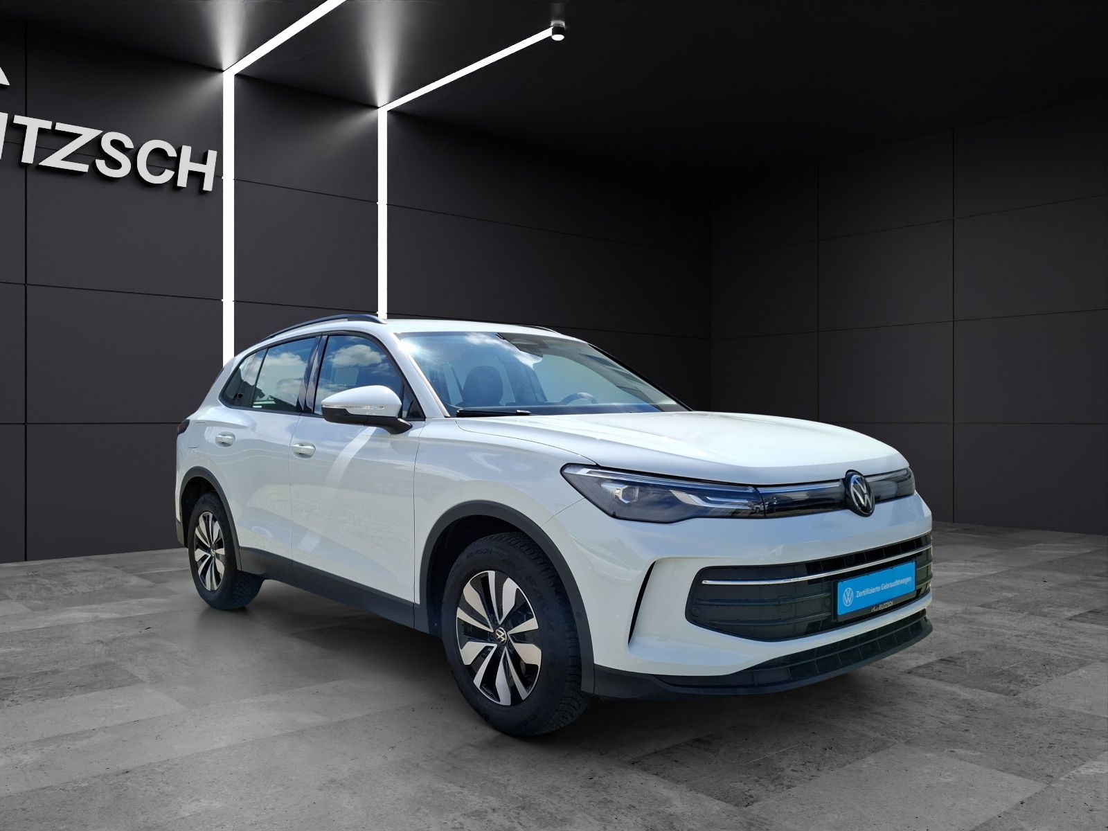 Fahrzeugabbildung Volkswagen Tiguan eTSI Life DSG LED AHK Navi AID ACC RFK SH