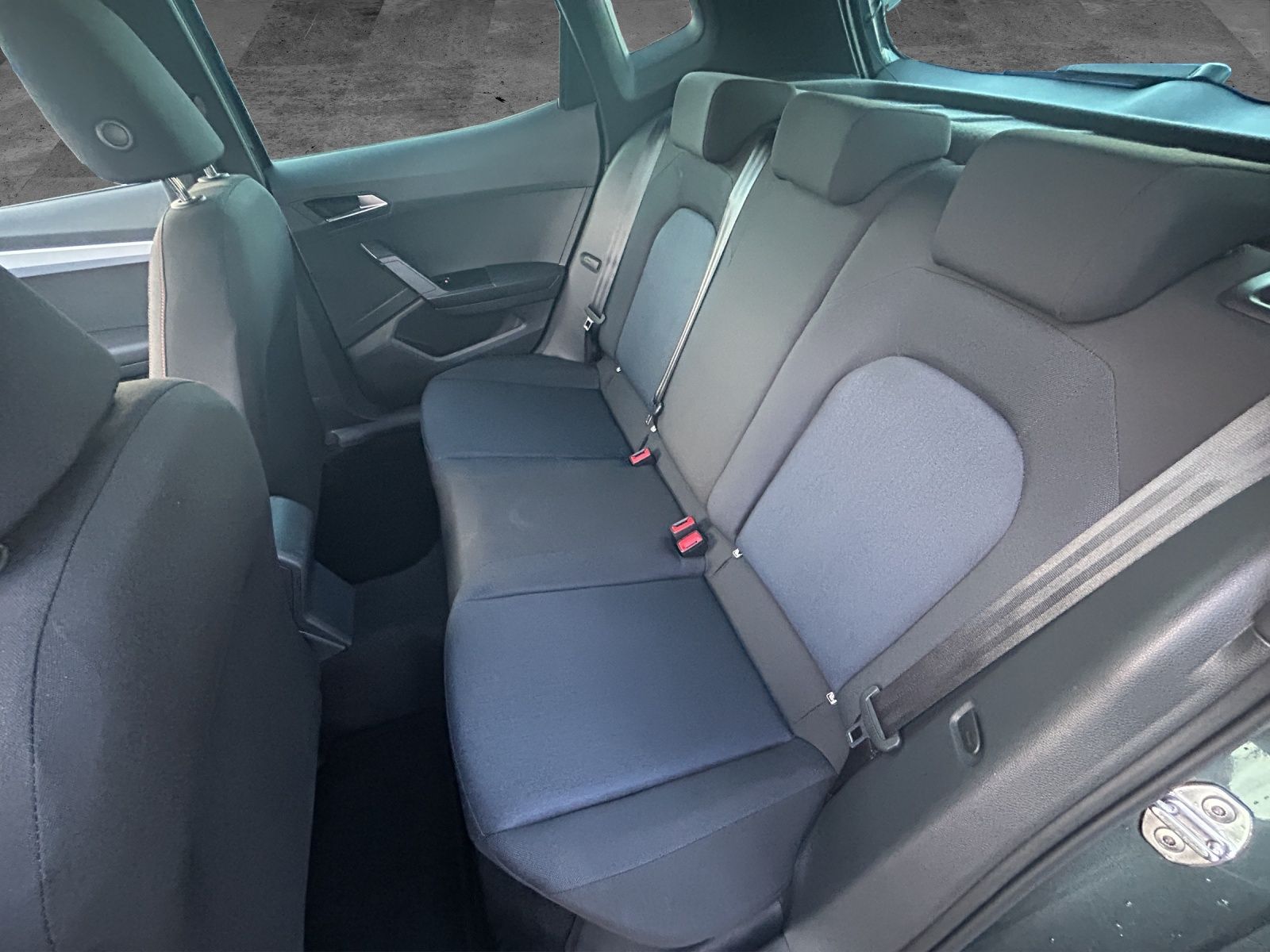 Fahrzeugabbildung SEAT Arona TSI FR-Line DSG LED Navi AID ACC RFK SH LM