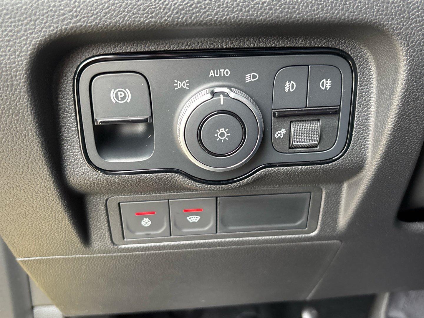 Mercedes-Benz T 180d Progressive LED Kamera Navi KEYLESS-GO 7G