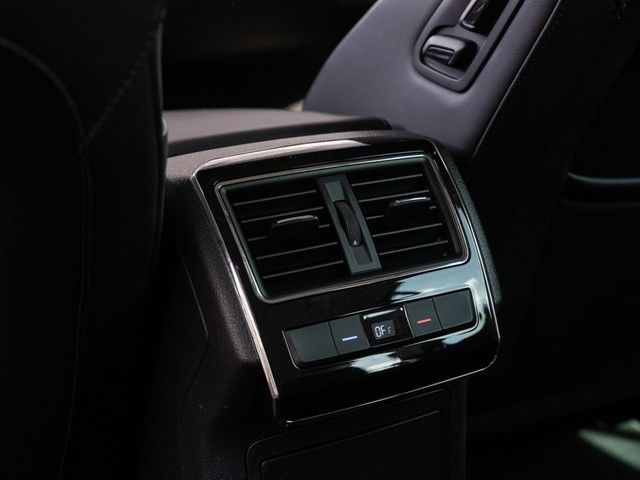 Superb Combi 2.0 TDI Premium Edition DSG 4x4 AHK