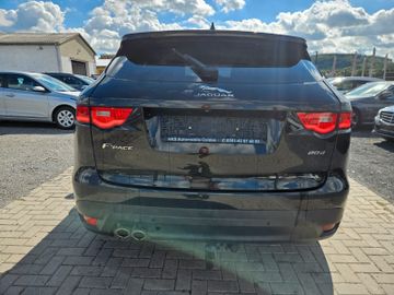 Jaguar F-Pace - 12
