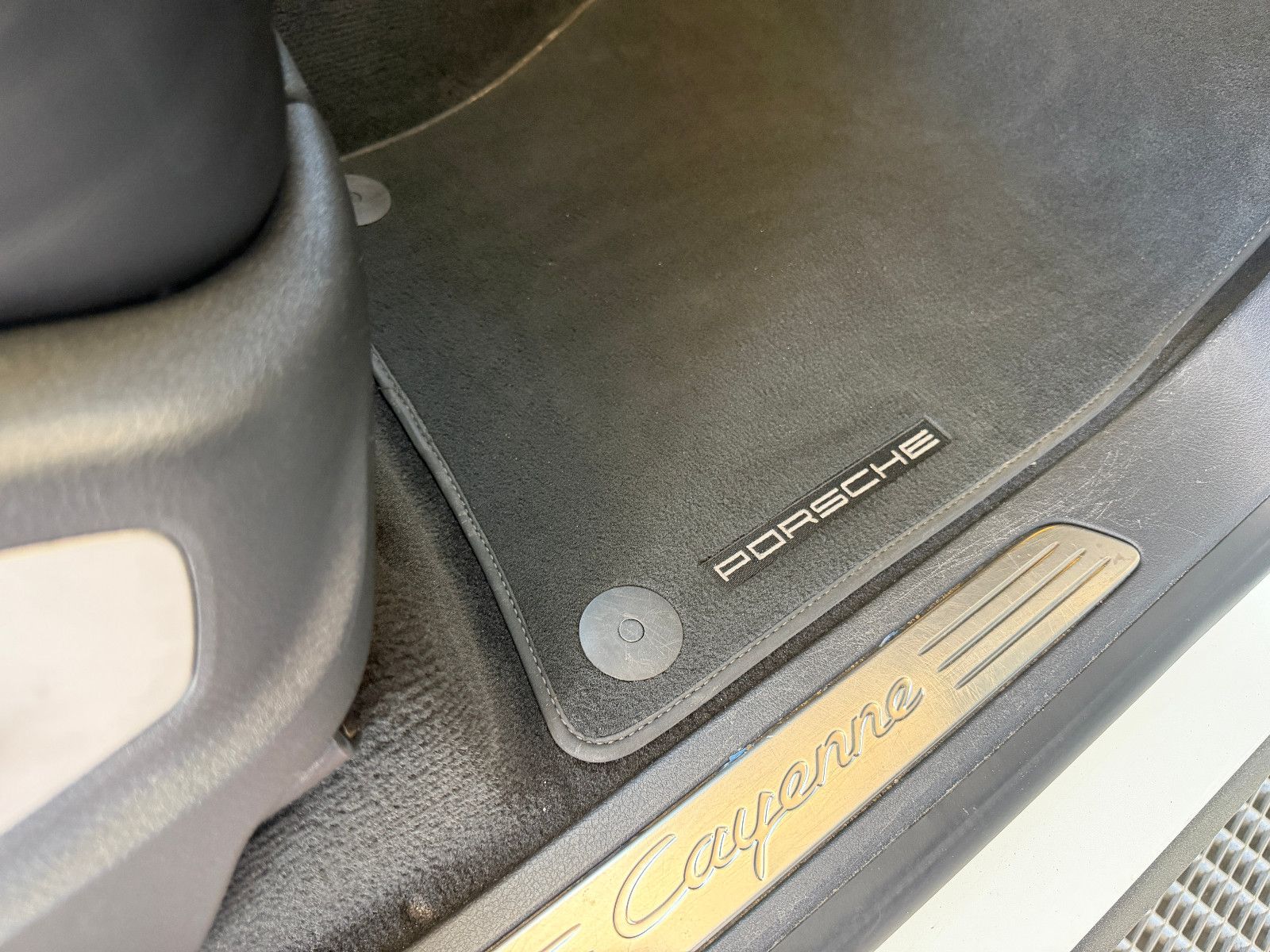 Fahrzeugabbildung Porsche Cayenne /LED/S-DACH/21"ALU/NAVI/LEDER/KAMERA