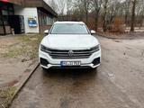 Volkswagen VW Touareg 4Motion (EURO 6d-TEMP) 170 kW Diesel - Volkswagen Touareg mit Diesel-Antrieb: Weiß, mit Klimaautomatik