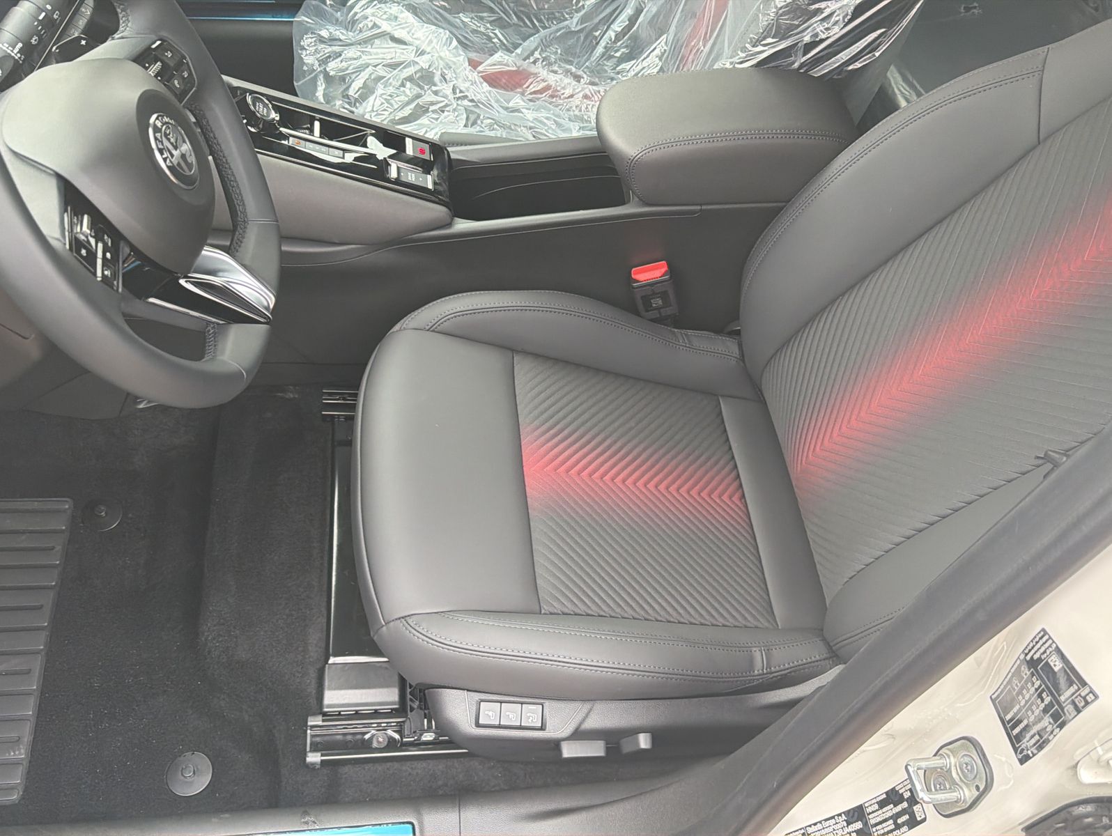 Fahrzeugabbildung Alfa Romeo Junior Ibrida 1.2 VGT 48V-Hybrid 107 kW Q4