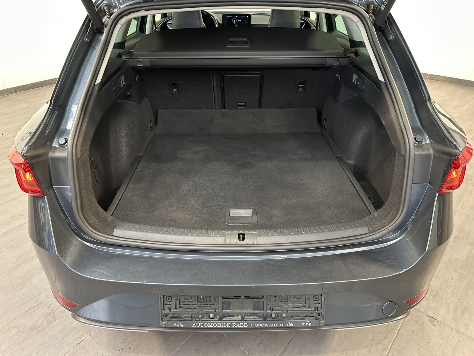 Fahrzeugabbildung SEAT Leon SpT 2.0 TDI DSG FR NAV+LED+ACC+AHK+VCOCKPIT