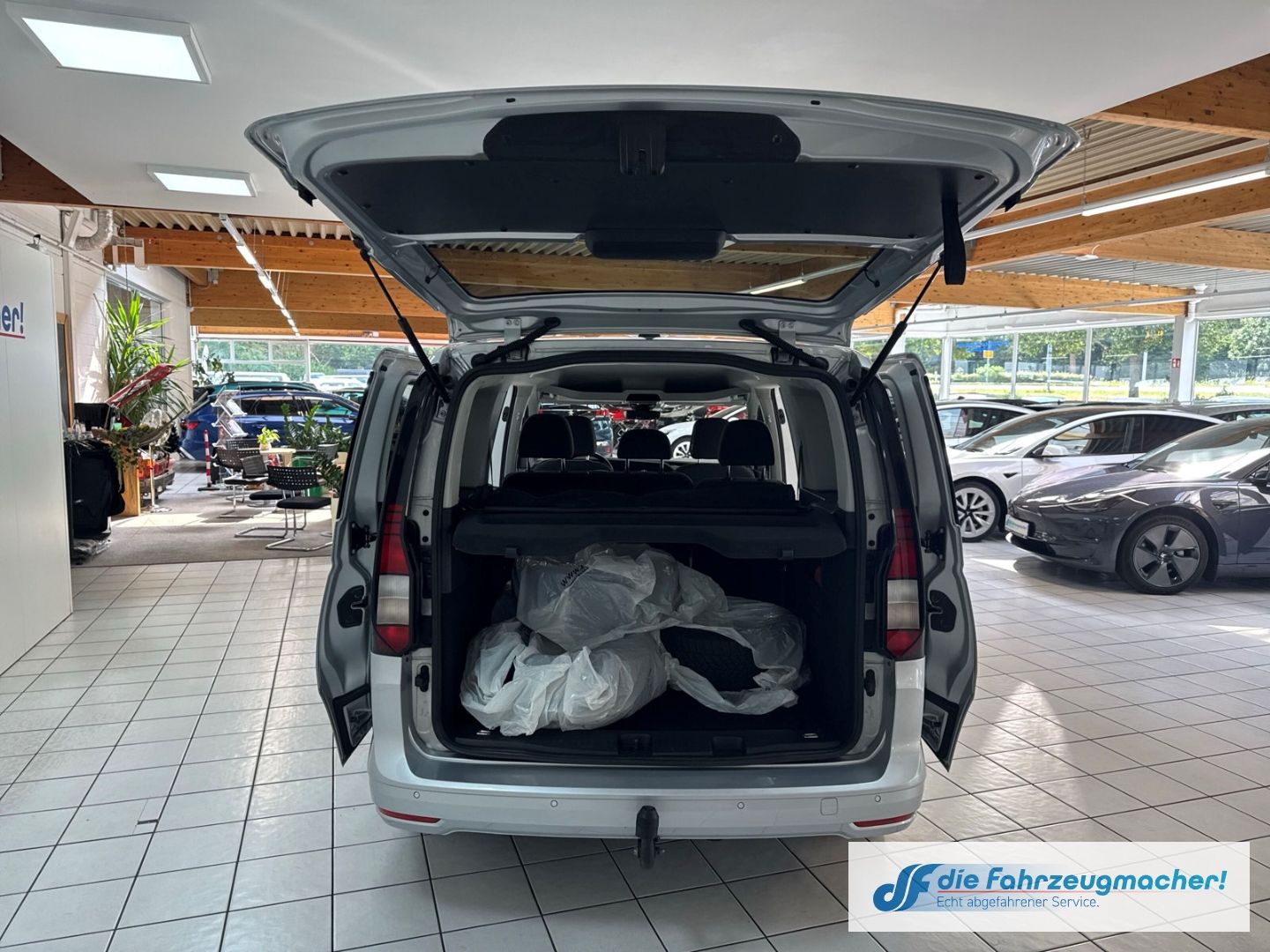 Fahrzeugabbildung Volkswagen Caddy Life Maxi 2.0 TDI EU6d AHK  *EXPORT