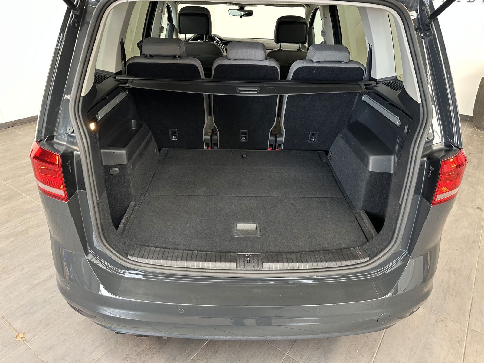 Fahrzeugabbildung Volkswagen Touran 2.0 TDI DSG Comfortline NAV+LED+AHK