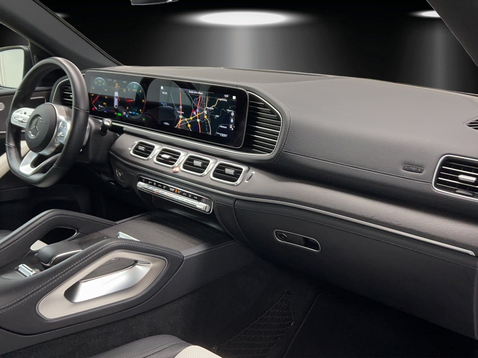 Fahrzeugabbildung Mercedes-Benz GLE 300d Cpé AMG FondTV AIRMATIC Pano DISTRO AHK
