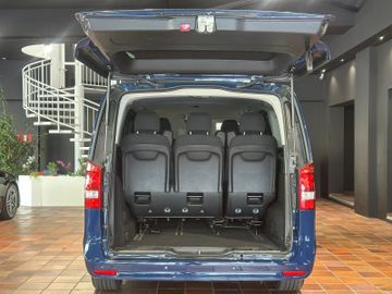 Mercedes V 220 - 9