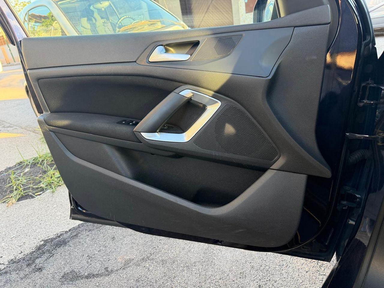 Peugeot 308 2015 — photo 12