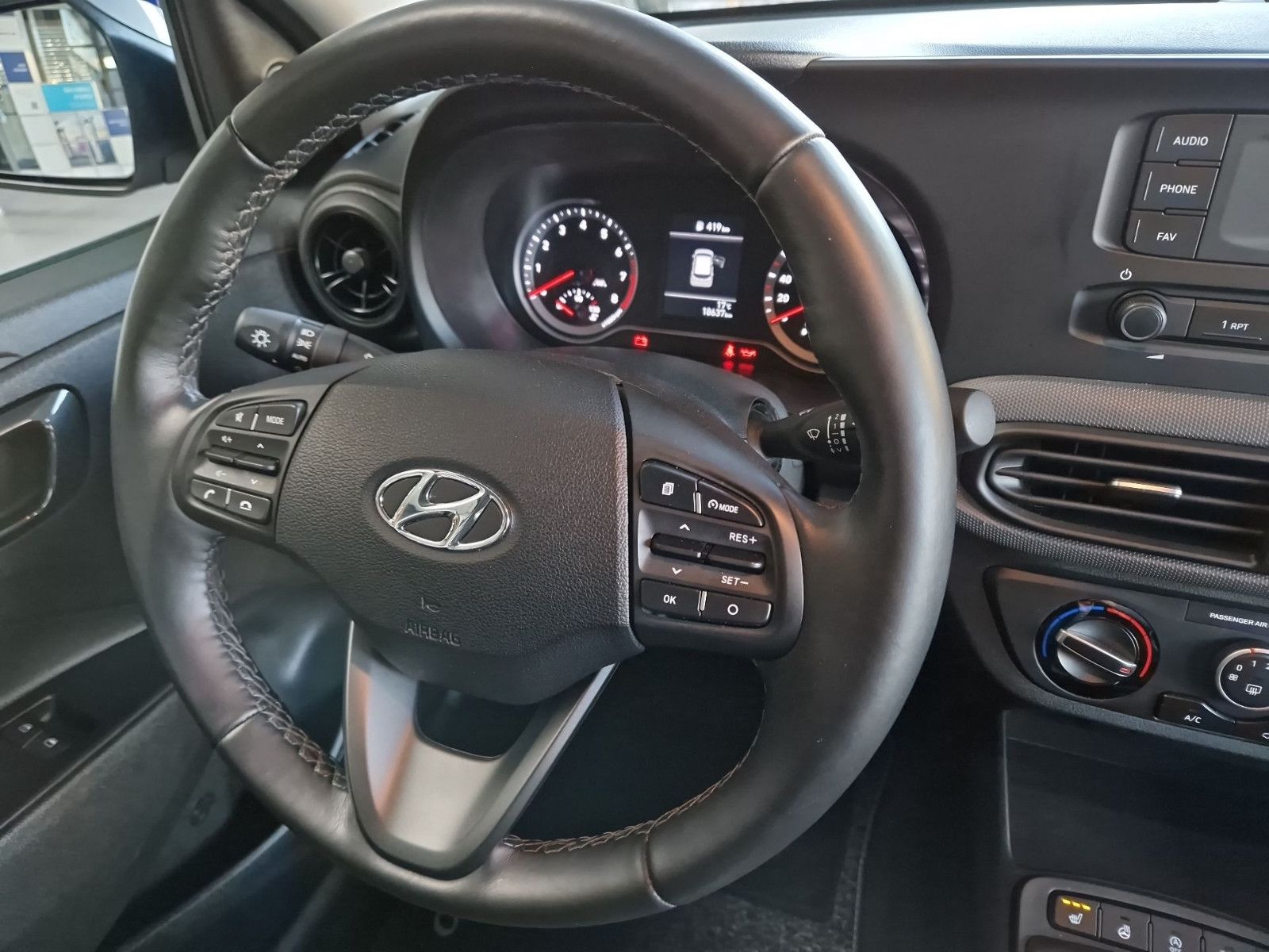 Fahrzeugabbildung Hyundai i10 1.0 Select SHZ PDC Lenkradhzg KLIMA