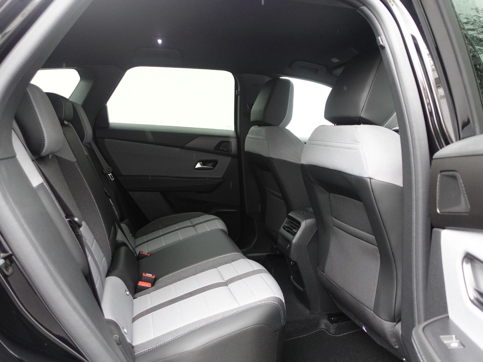 Fahrzeugabbildung Opel Grandland GS, Head Up, LED, PP, Navi, RFK