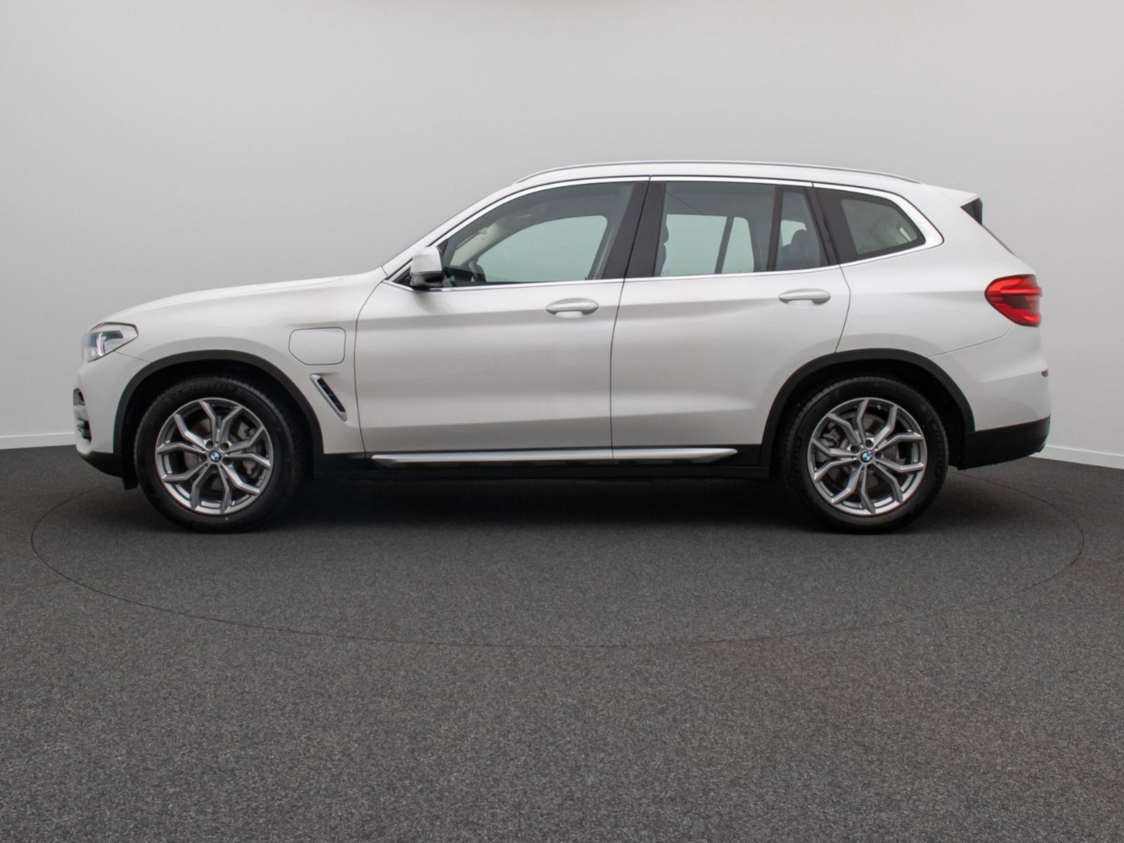 Fahrzeugabbildung BMW X3 xD30e xLine DAB HiFi Alarm AHK Sport Individu