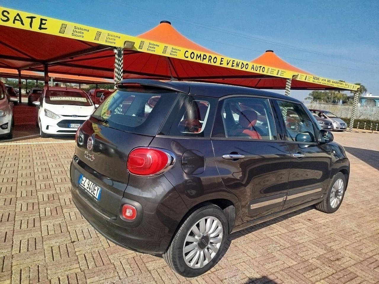 Fiat 500L 2015 — interior