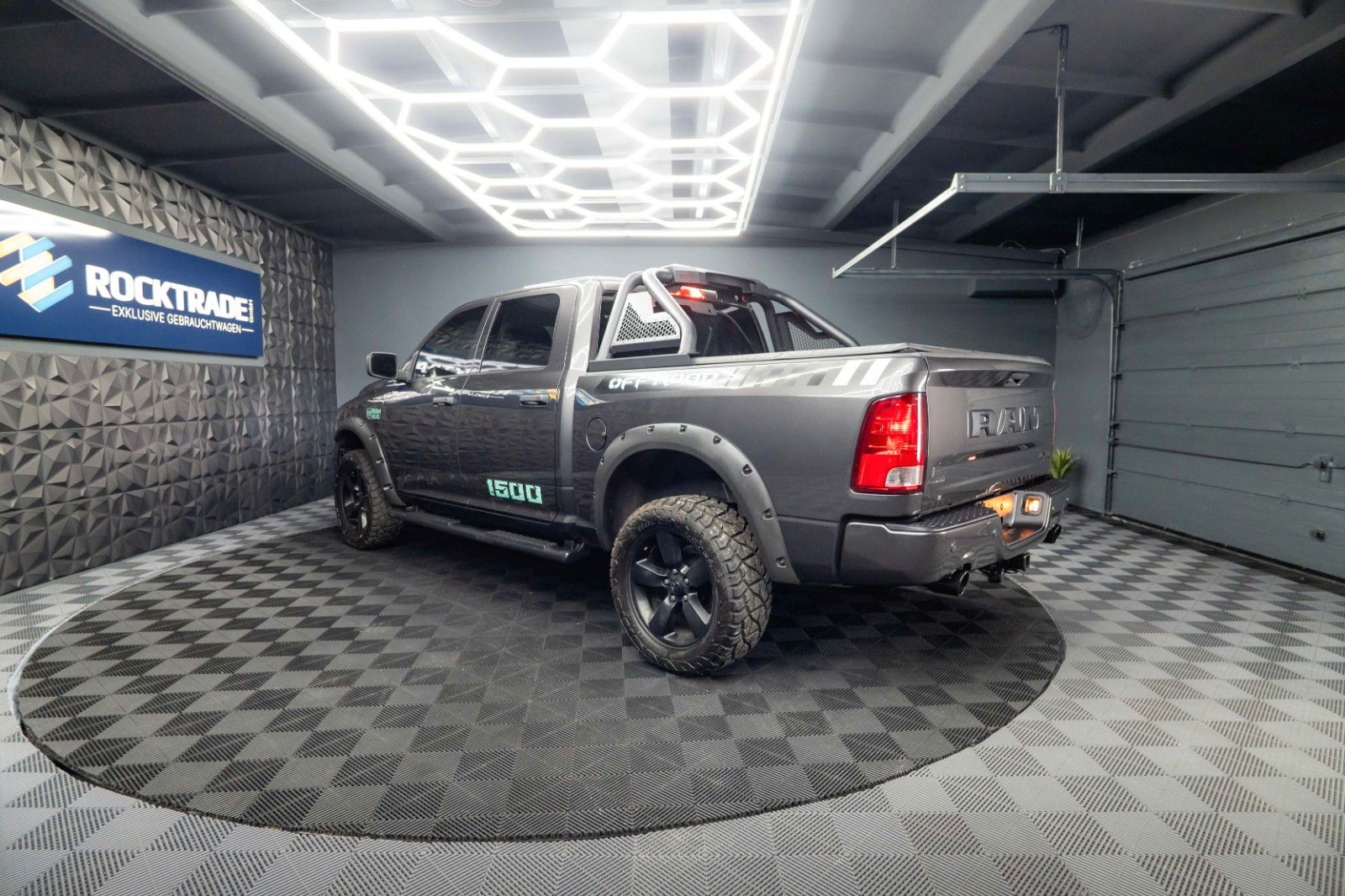 Fahrzeugabbildung Dodge RAM 5.7 V8 HEMI 4x4 OFFROAD Night-Paket *LED*
