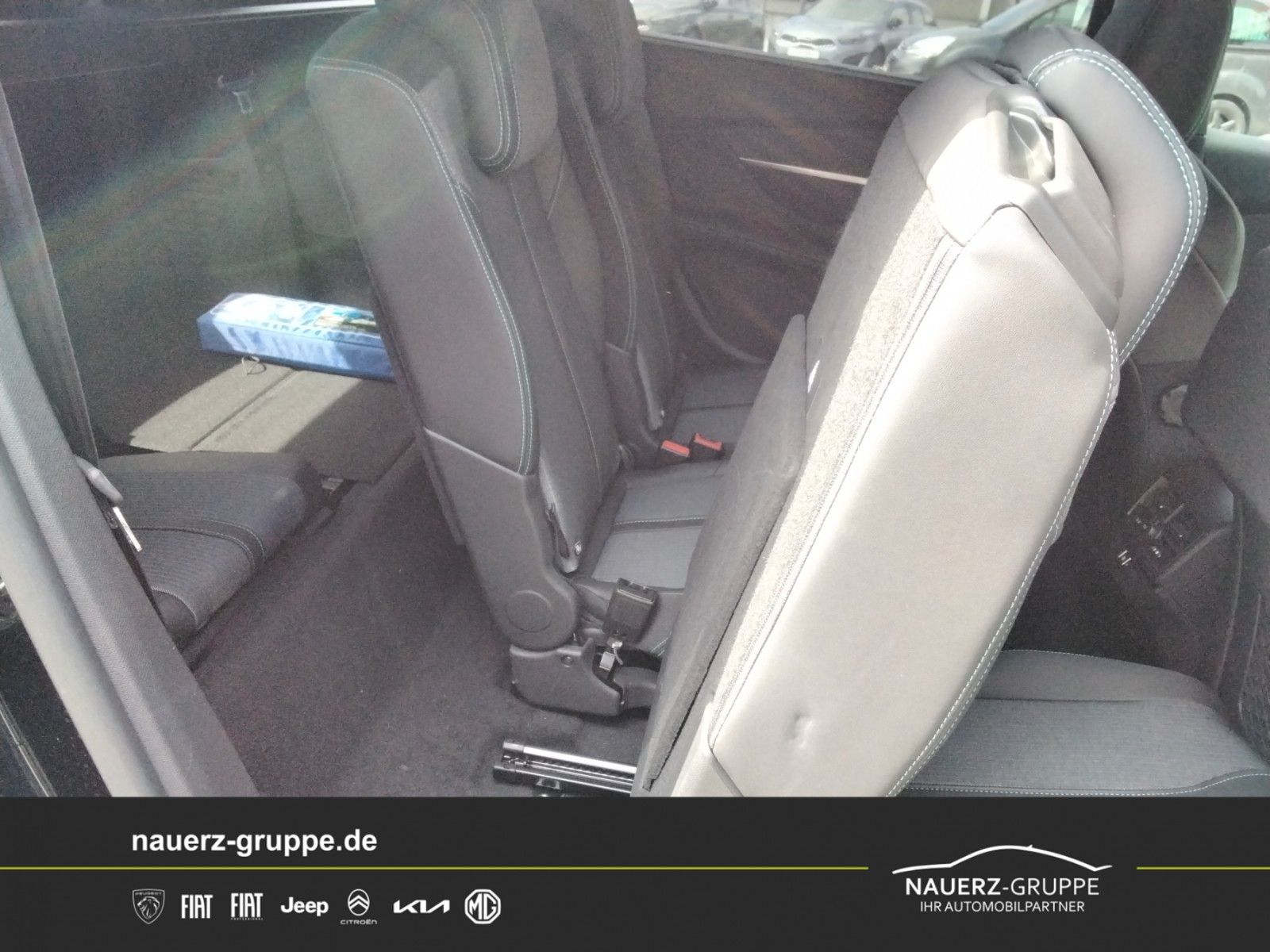 Fahrzeugabbildung Peugeot 5008 Allure Pack - 7 Sitze