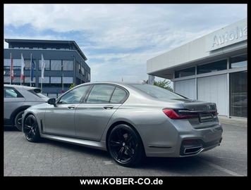 BMW 750 - 4
