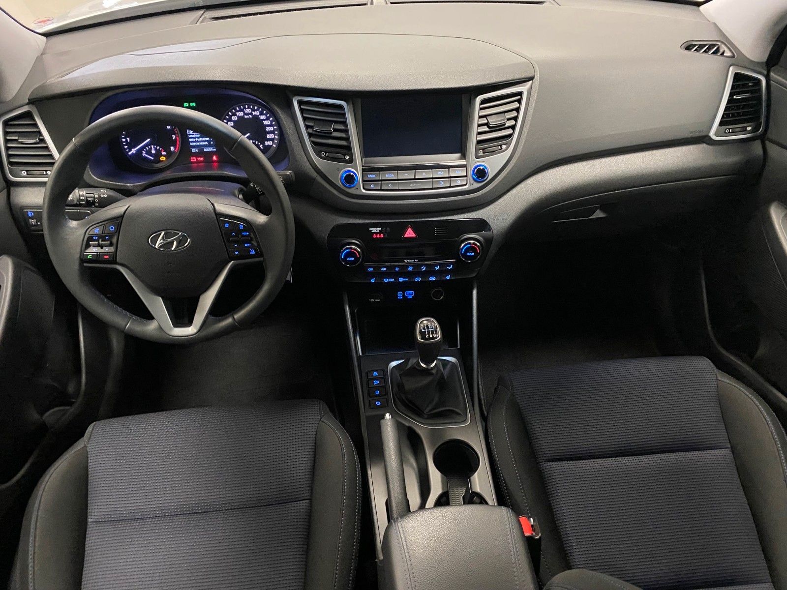 Fahrzeugabbildung Hyundai Tucson 1.6+NAVIGATION+KAMERA+TEMPOMAT+TELEFON+BC