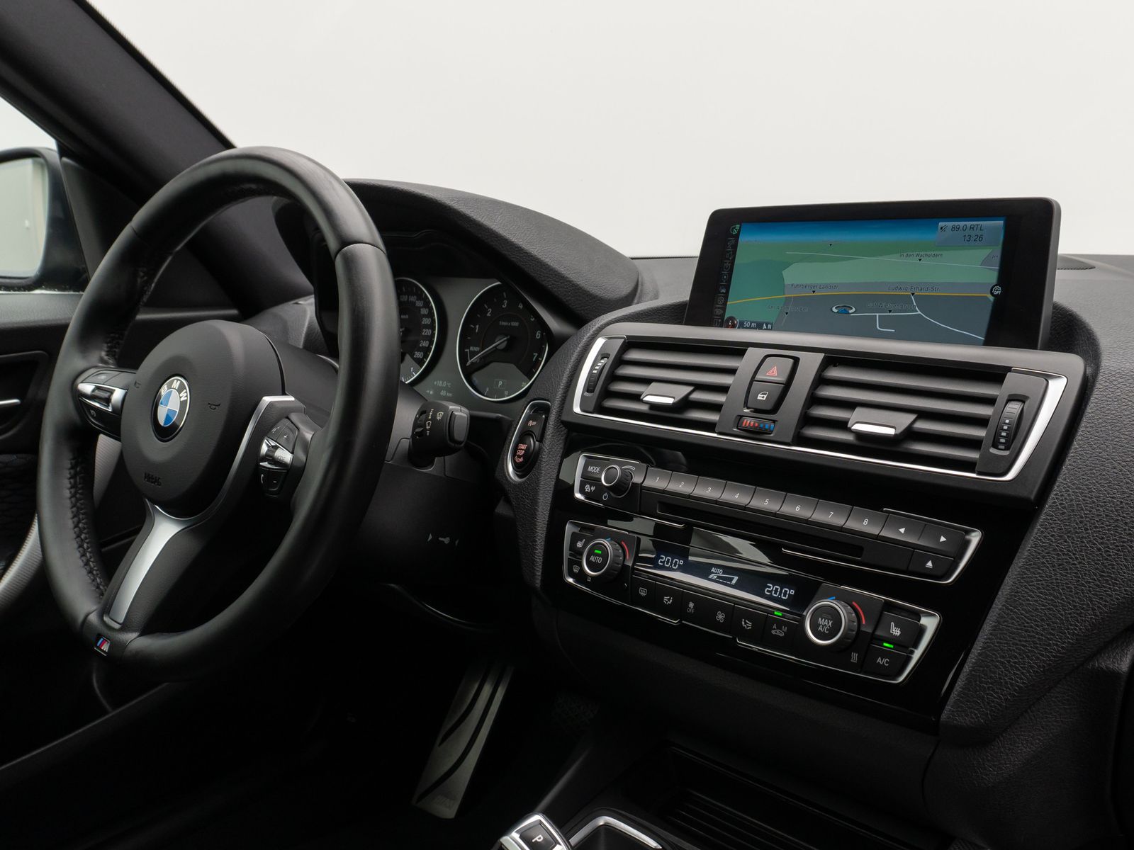 Fahrzeugabbildung BMW 228i Coupé M Sport NaviPro DAB HiFi Xenon PDC