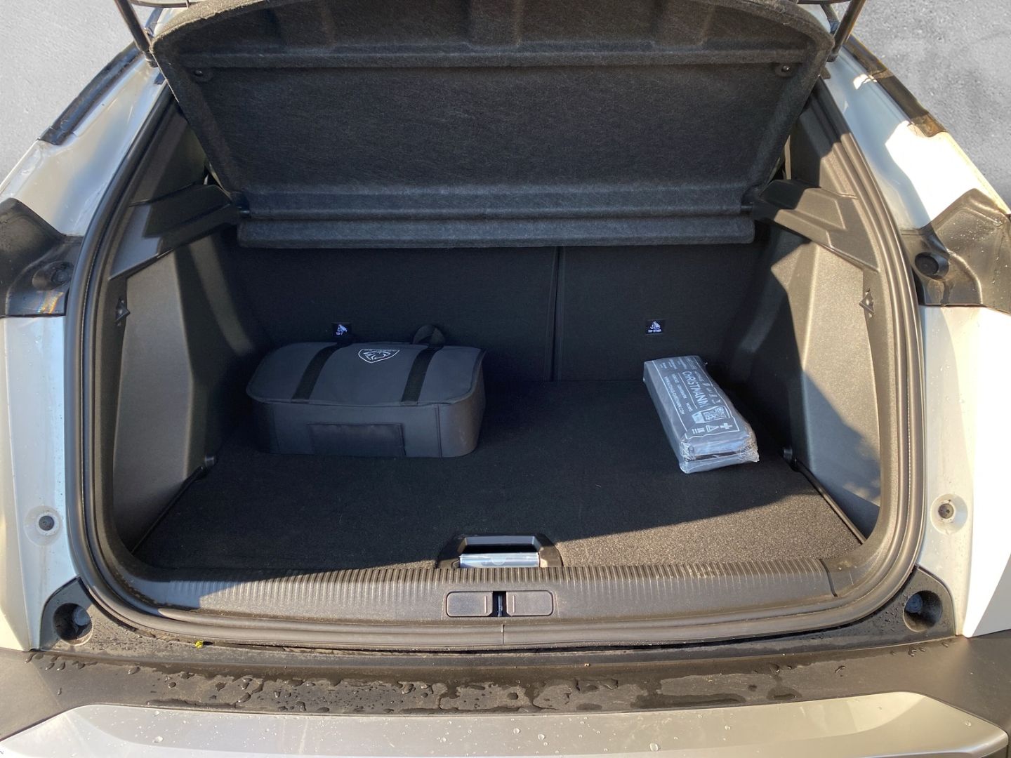 Fahrzeugabbildung Peugeot 2008 e- GT Elektromotor 136