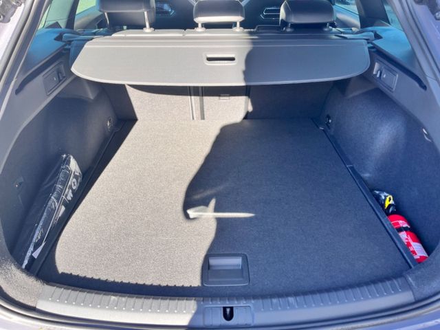 Leon Sportstourer 1.5l eTSI DSG Leder Pano AHK