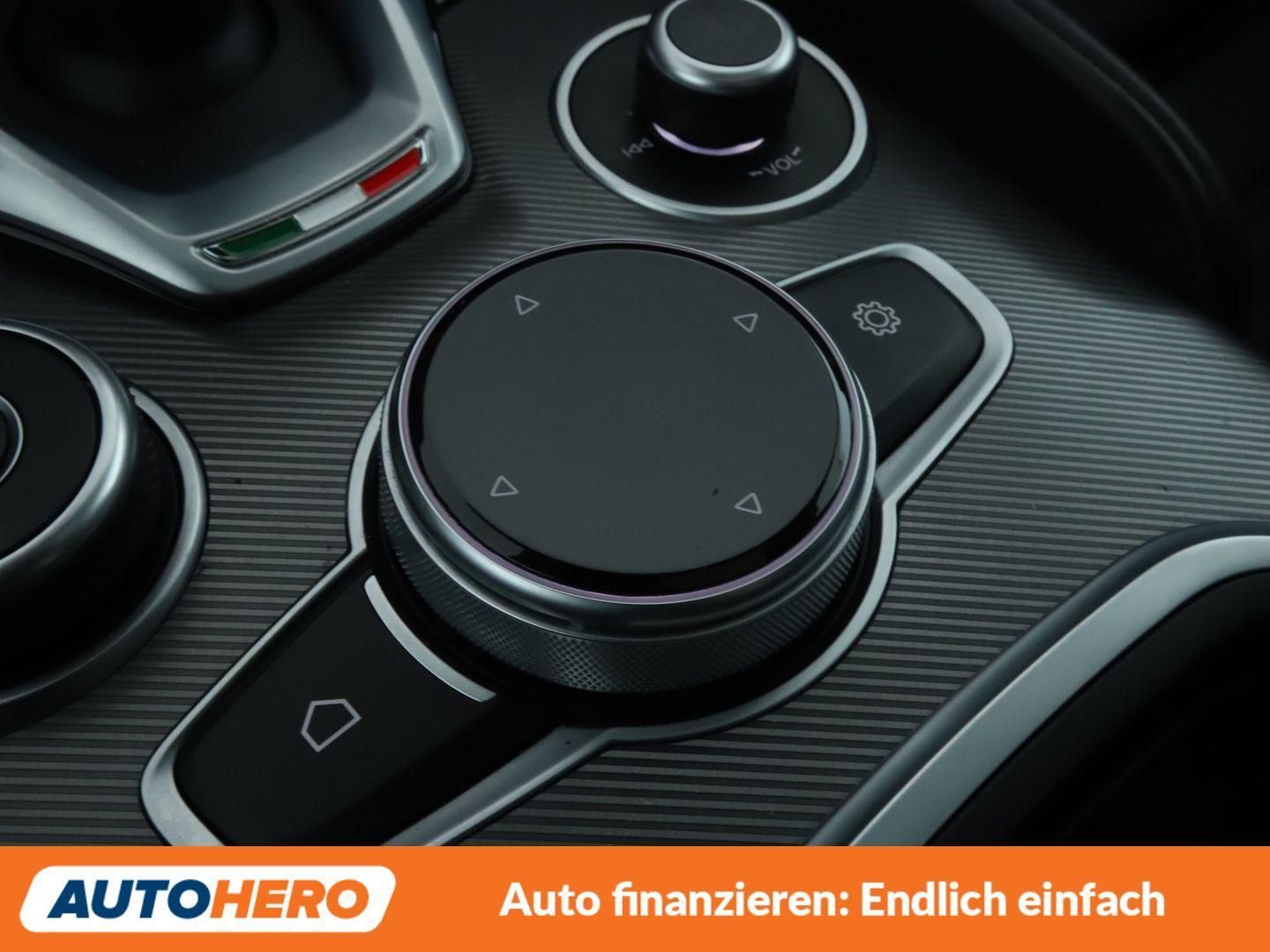 Alfa Romeo Giulia 2.0 Turbo Veloce Aut.*NAVI*BI-XENON*ACC*, миниатюра 26