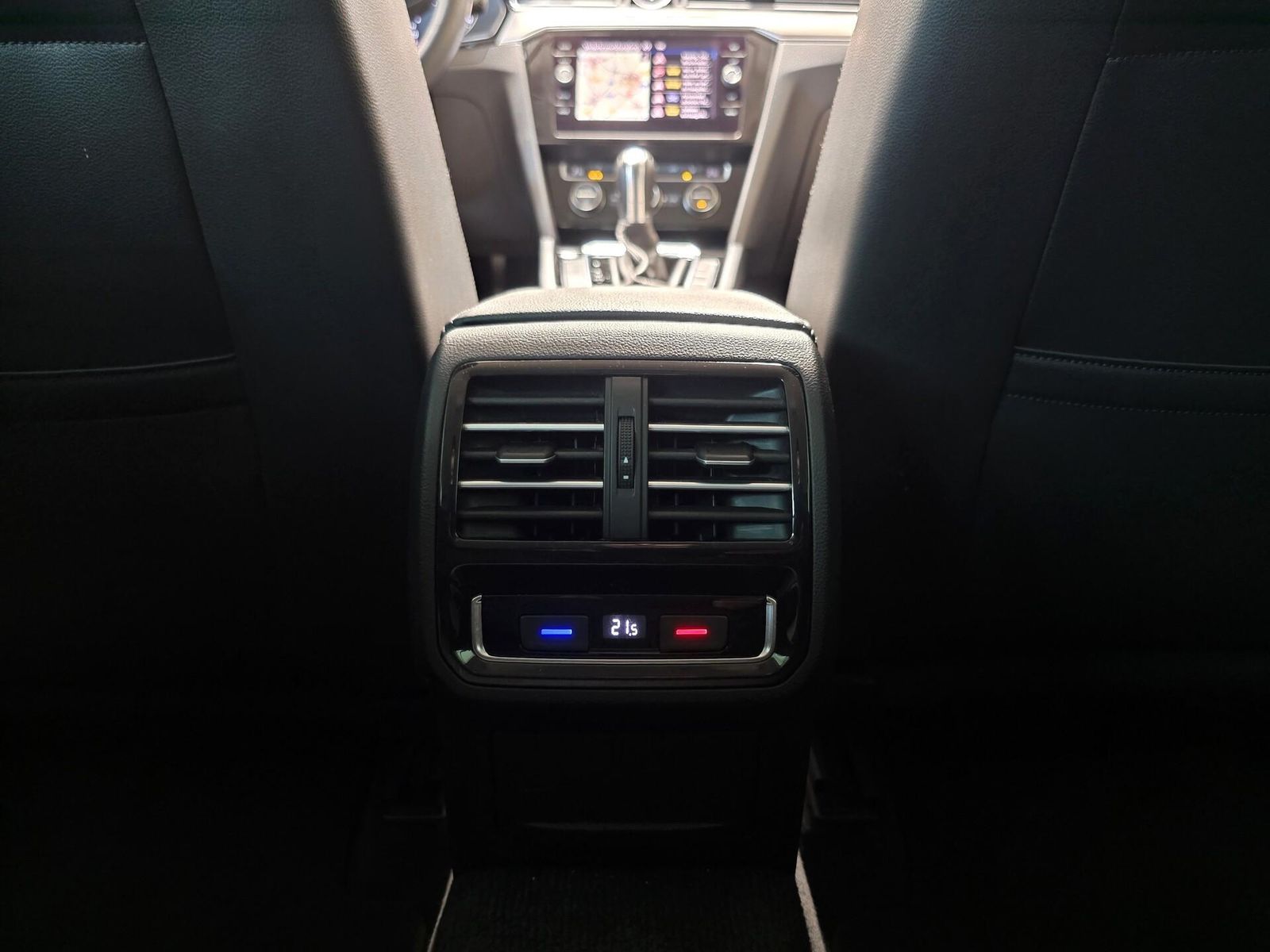 Fahrzeugabbildung Volkswagen Passat Variant 4M R-Line/Keyles/DAB/Carplay/Ahk