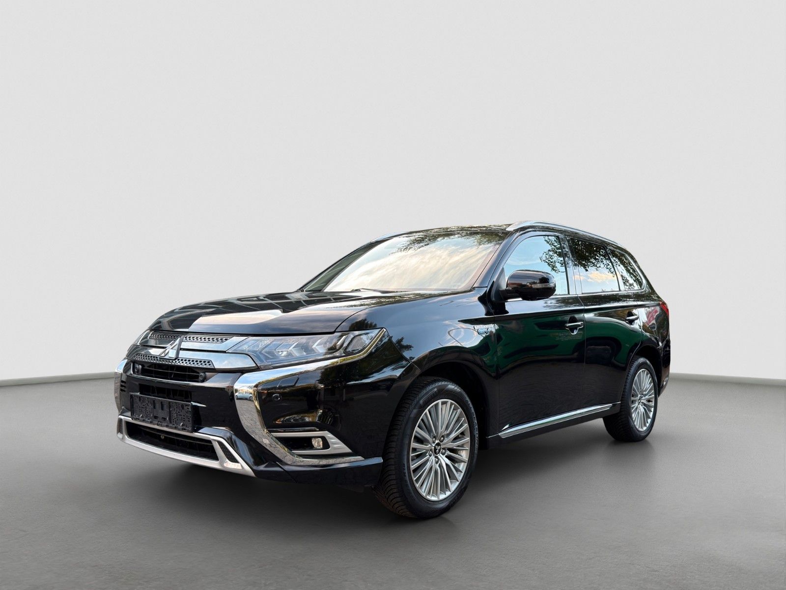 Mitsubishi Outlander PHEV Plus 4WD*1.Hand*Navi*Kamera*F1*Al