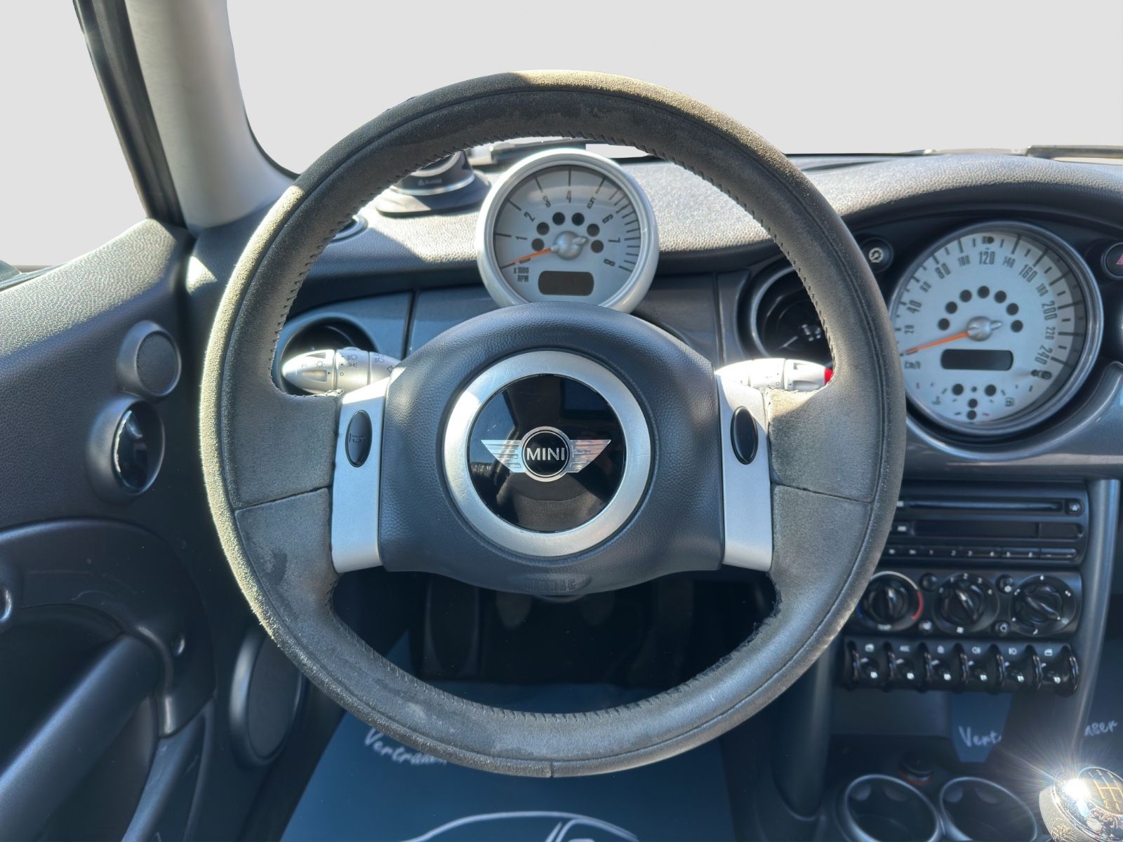 Fahrzeugabbildung MINI ONE /Panoramadach/Klima/SHZ/TÜV07.2027