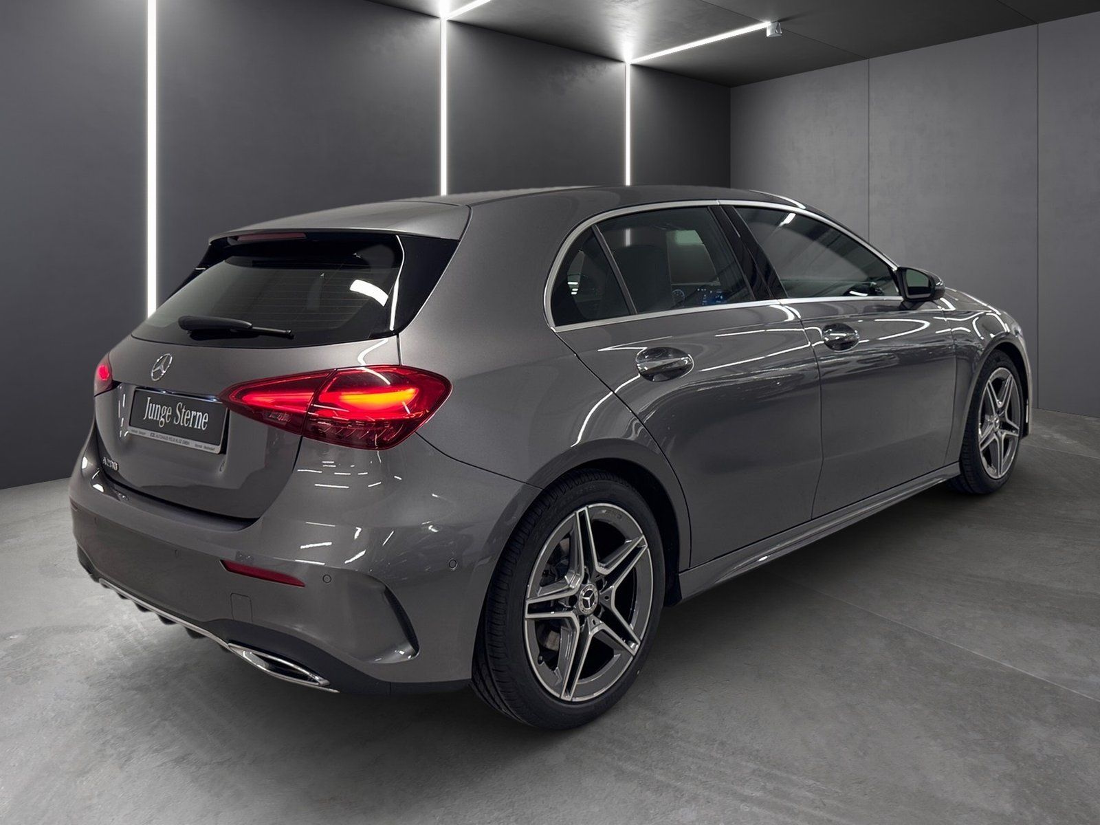 Fahrzeugabbildung Mercedes-Benz A 200 AMG*Pano*Kamera*LED*CarPlay*Ambiente*K-GO*