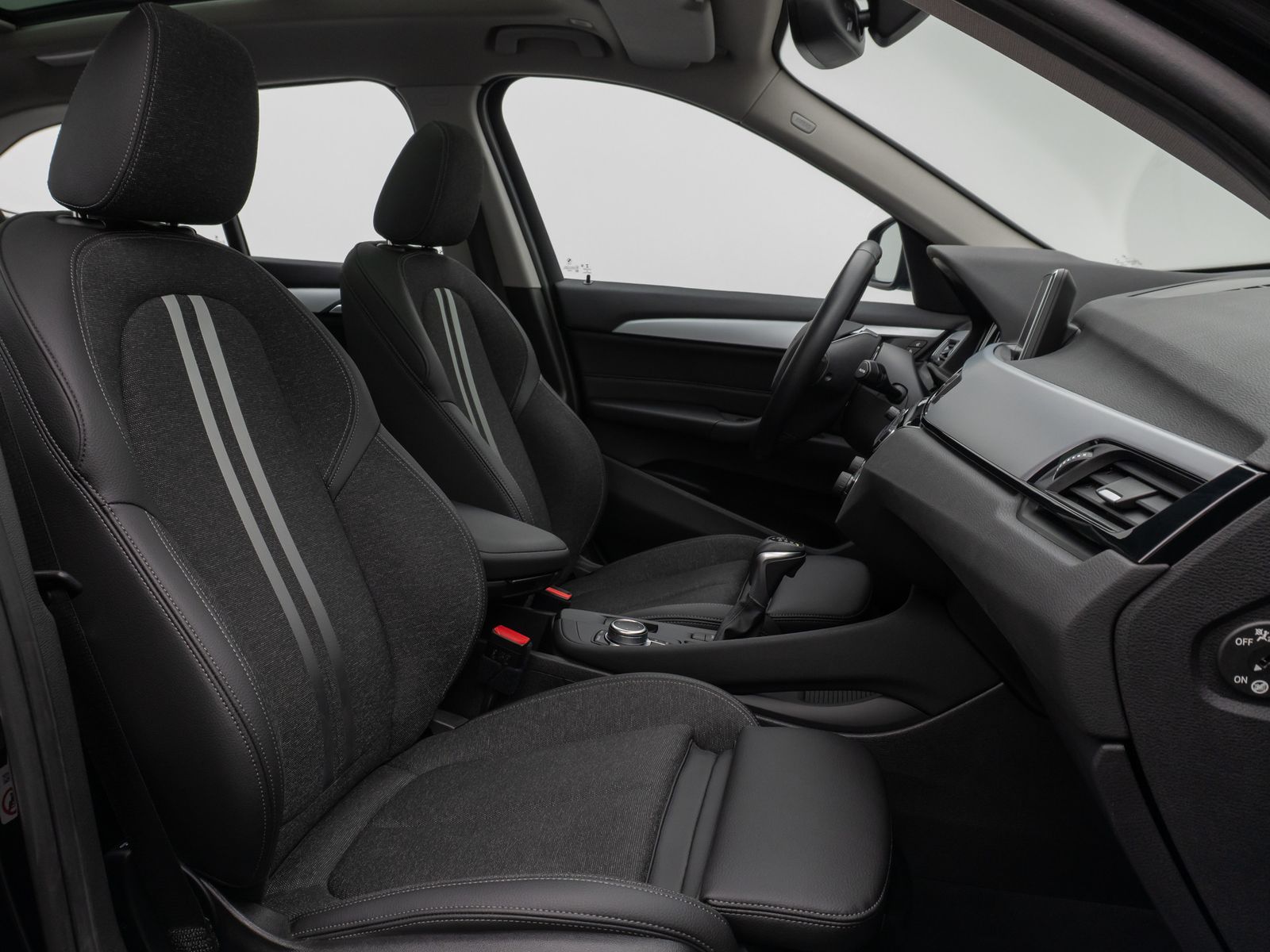 Fahrzeugabbildung BMW X1 xD25e Panorama DAB Navi Parkassistent Sport