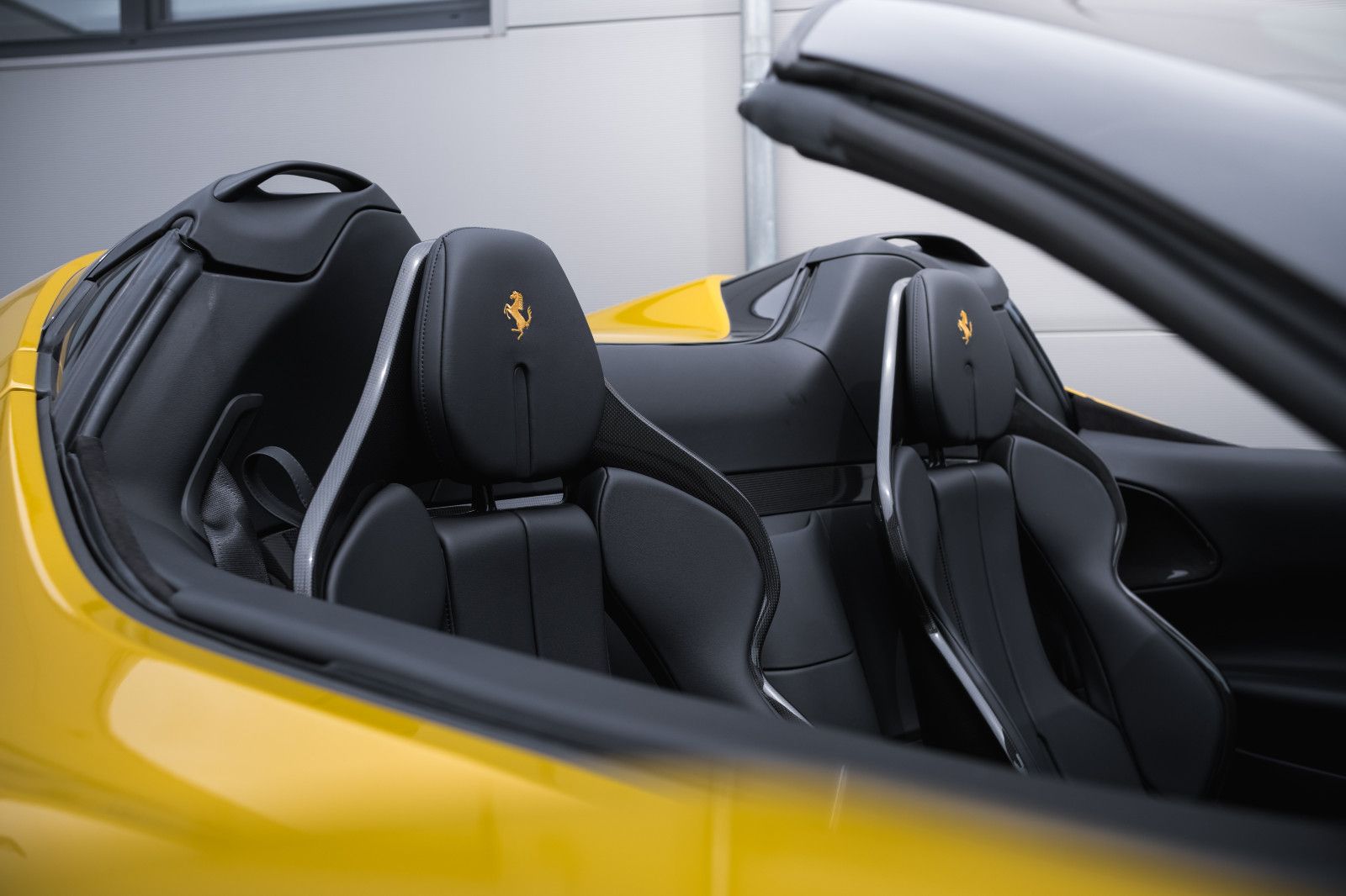 Fahrzeugabbildung Ferrari SF90 Spider-Giallo Montecarlo-Carbon-Lift-360´´