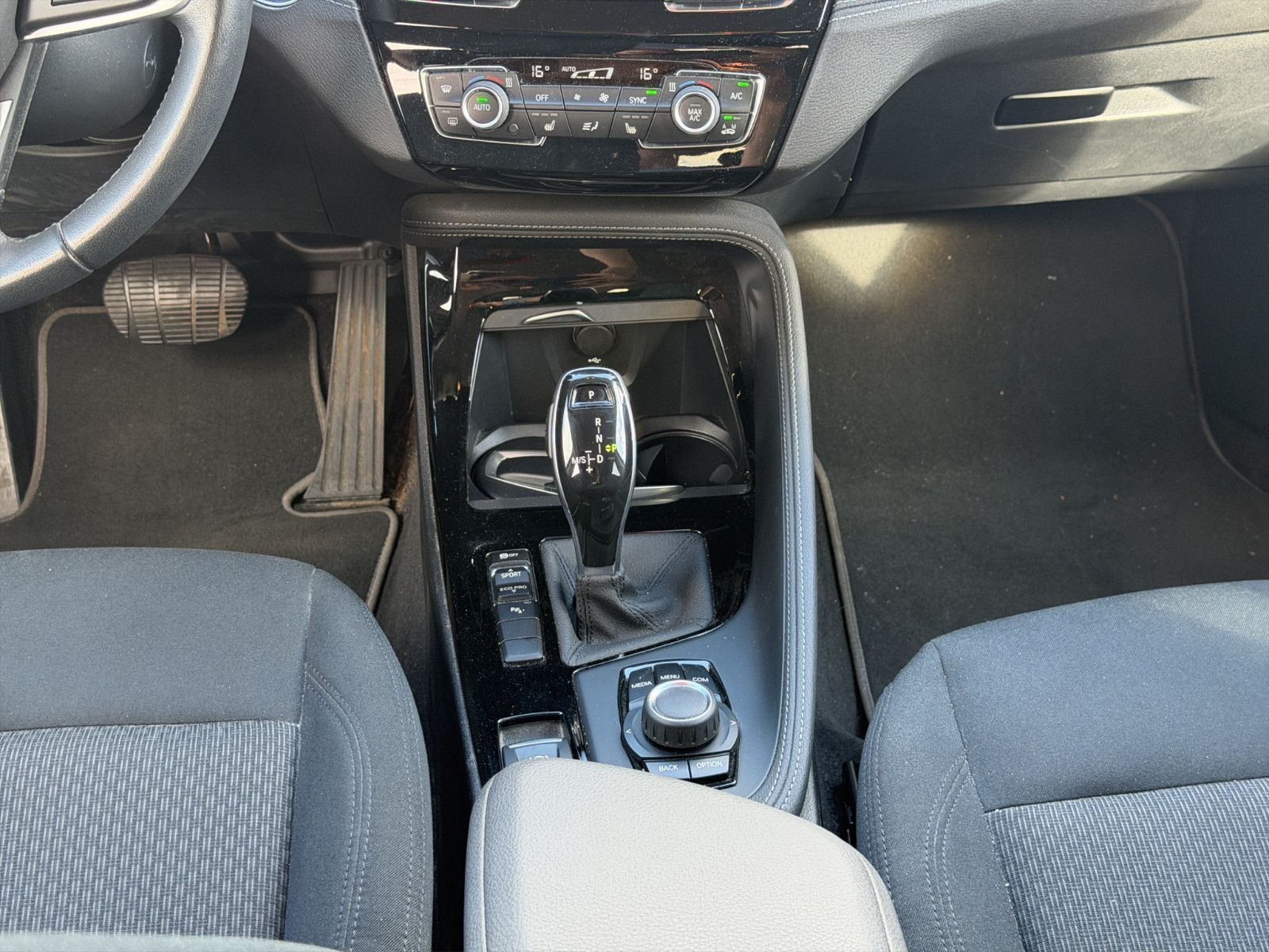 Fahrzeugabbildung BMW X2 sDrive 18 i Advantage/Performance/Tempomat/