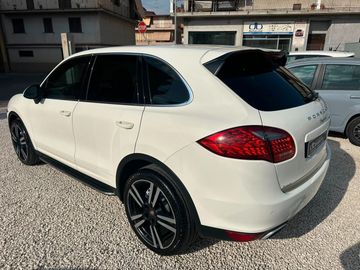 Porsche Cayenne - 6
