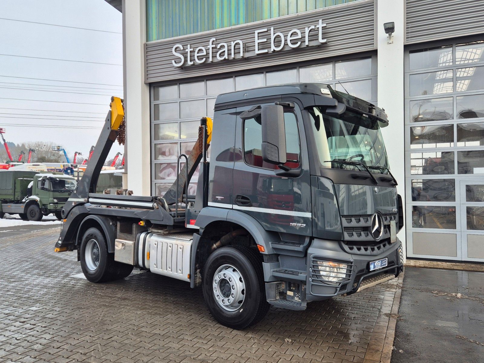 Fahrzeugabbildung Mercedes-Benz Arocs 1832 K 4x2 Palfinger PST14 TEC-25 Funk AHK