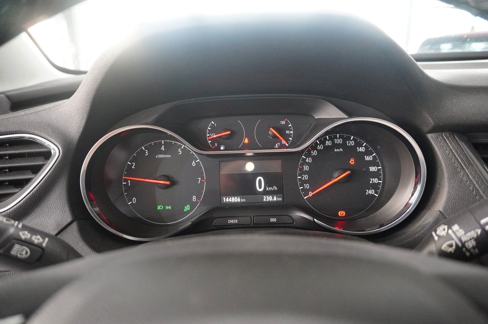Fahrzeugabbildung Opel Grandland (X) 1.2T INNOV. NAVI/LED/KAMERA/PANO.