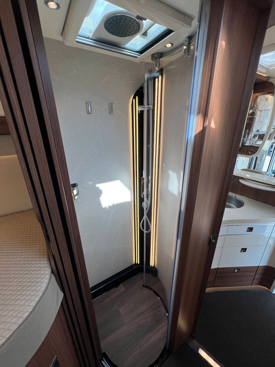 Fahrzeugabbildung Carthago chic e-line 50 LE DA / Mecedes Benz Sprinter