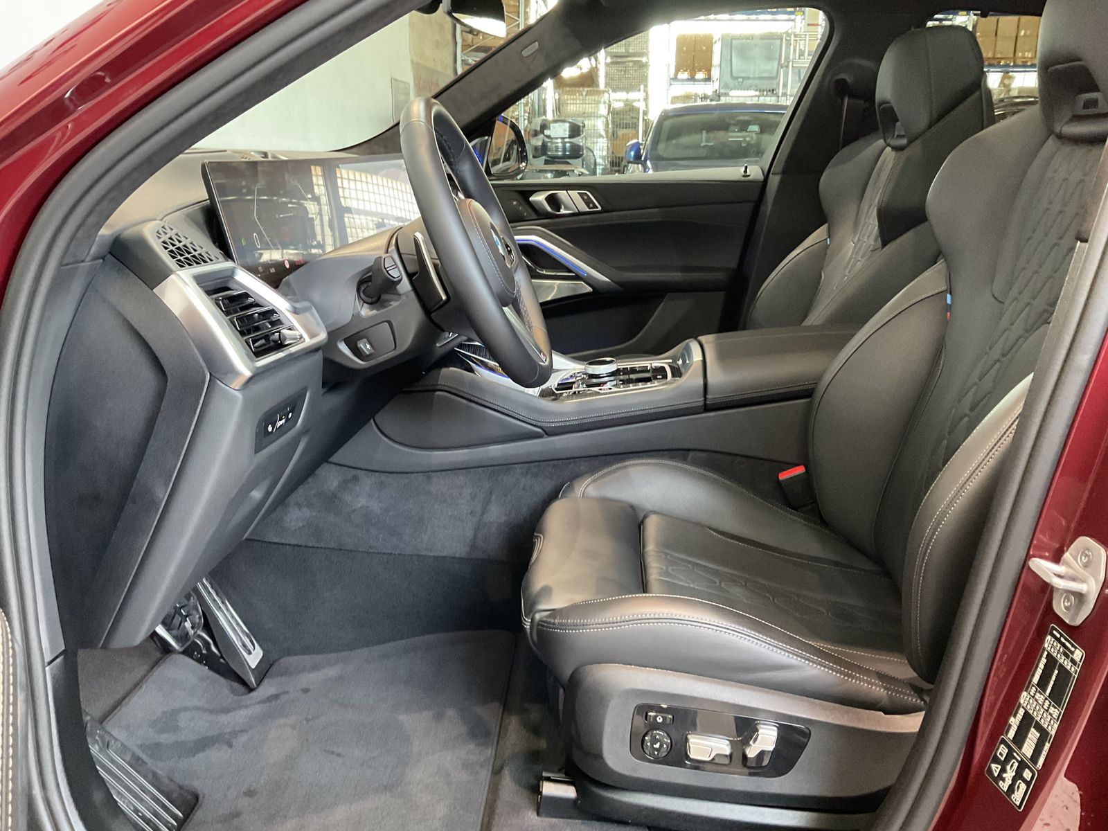 Fahrzeugabbildung BMW X6 xDrive40d M Sportpaket Pro, Active Sitzbelüft